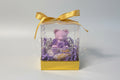 Vela osito floral morado en frasco de vidrio decorativo, regalo elegante hecho a mano.